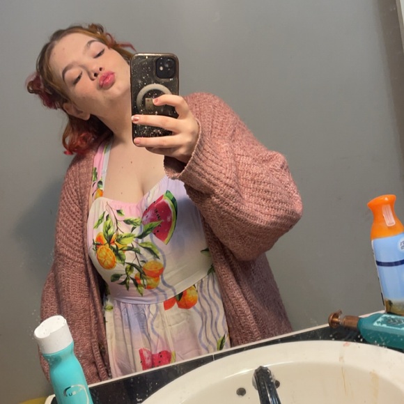 Meet your Posher, Lorien - Picture 2 of 4